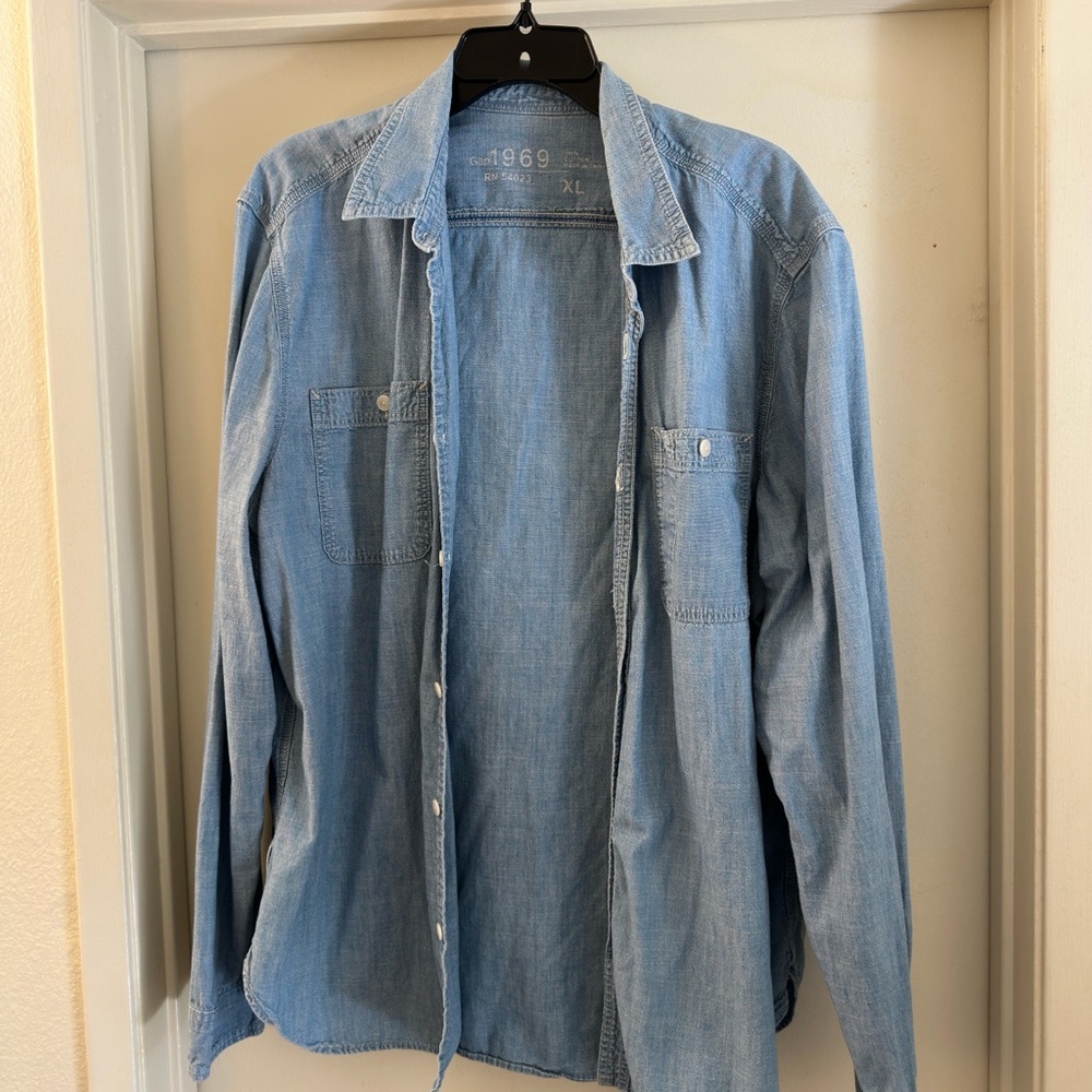 GAP Men's Casual Denim Button Down Shirt
